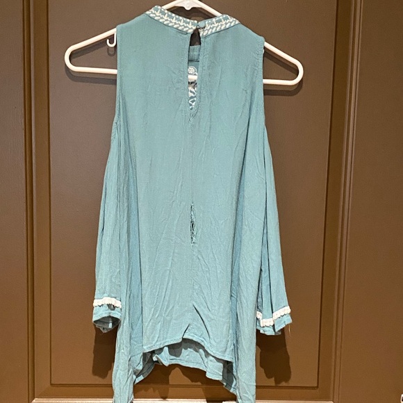 Cold Shoulder Xhilaration top from target - Picture 5 of 5